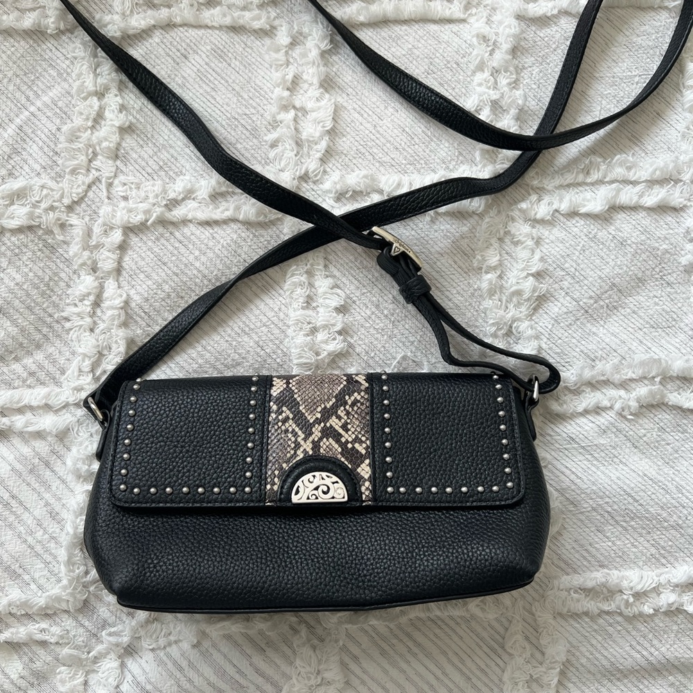 Brighton "PRETTY TOUGH" Mini Flap Blk. Leather Crossbody (R$215)